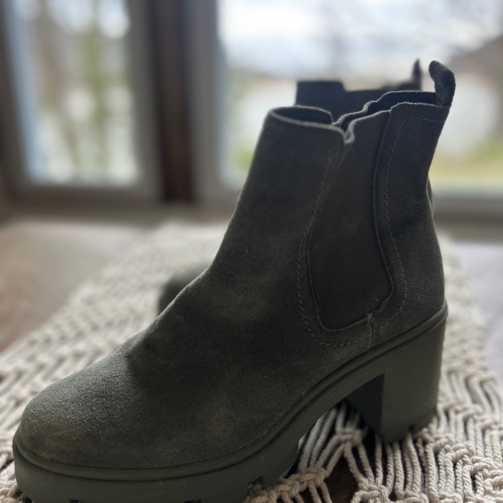 Splendid Green Ankle Boots with Chunky Heel